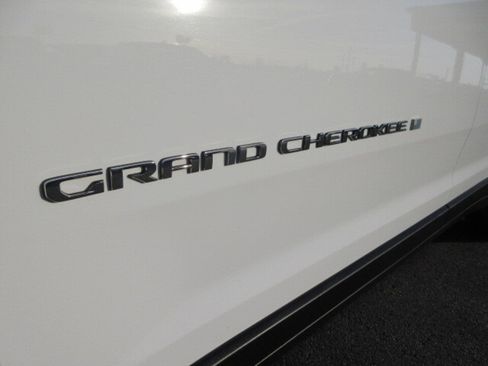 Used 2023 Jeep Grand Cherokee L Limited w/ Trailer Tow Group (B) image 9