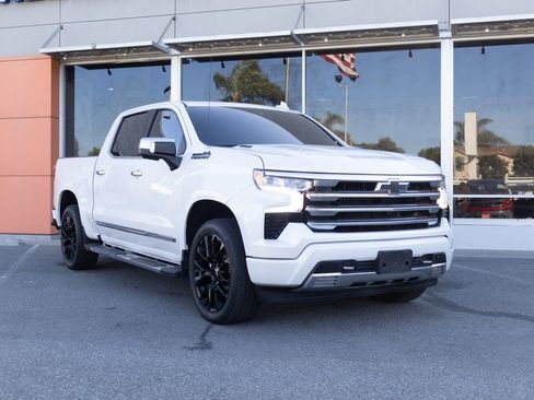 Used 2023 Chevrolet Silverado 1500 High Country w/ Technology Package AWD/4WD image 7