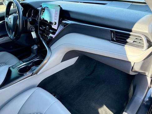 Used 2022 Toyota Camry SE image 11