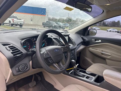 Used 2017 Ford Escape SE w/ Equipment Group 201A image 7