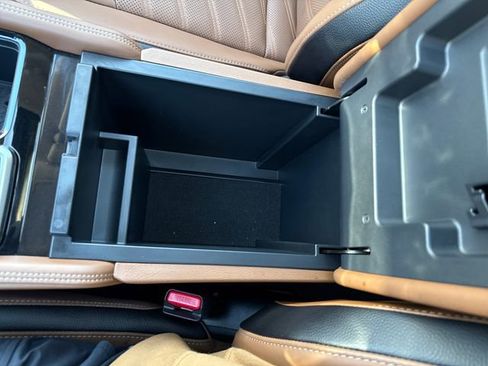 Used 2025 Nissan Pathfinder Platinum w/ Black Appearance Package AWD/4WD image 27