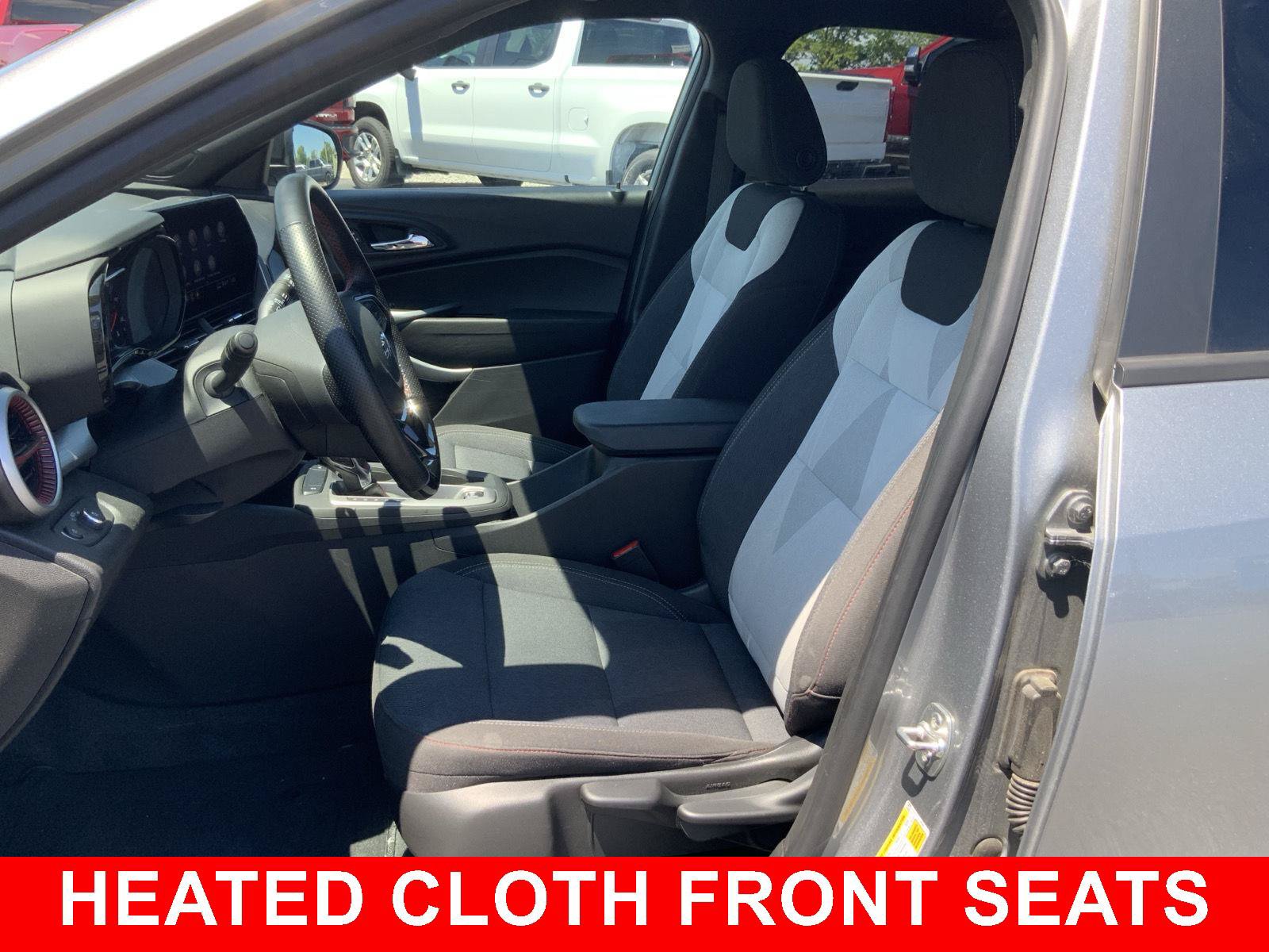 Used 2025 Chevrolet Trax RS w/ Driver Confidence Package FWD image 5