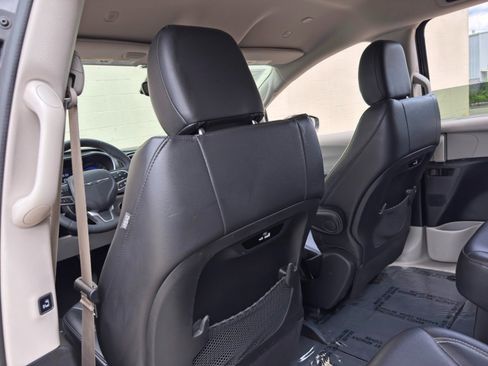 Used 2022 Chrysler Pacifica Touring-L FWD image 33