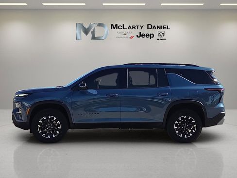 Used 2024 Chevrolet Traverse Z71 image 3