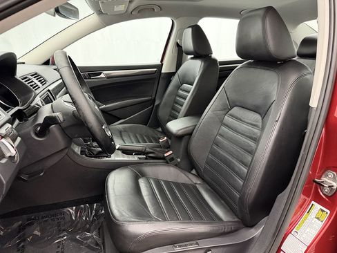 Used 2016 Volkswagen Passat 1.8T SEL Premium image 10