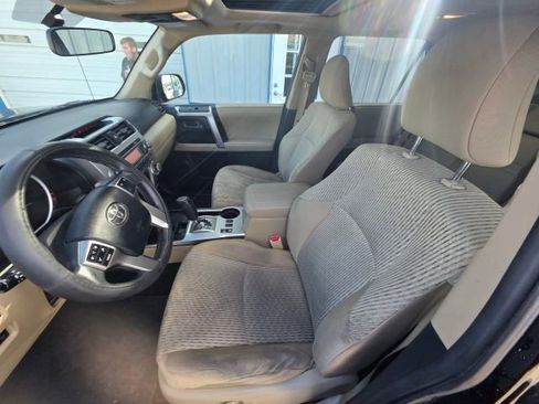 Used 2011 Toyota 4Runner SR5 w/ Convenience Pkg image 12