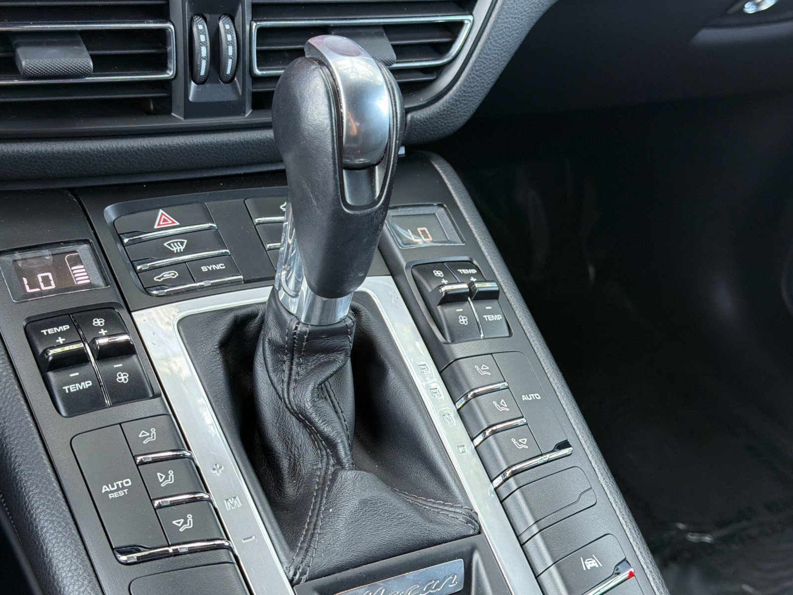 Used 2020 Porsche Macan AWD/4WD image 21