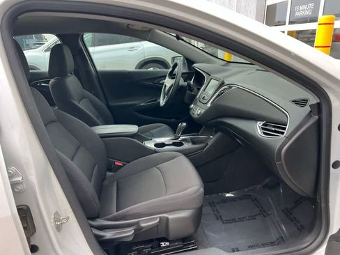 Used 2017 Chevrolet Malibu LT image 16