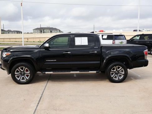 Used 2016 Toyota Tacoma Limited w/ Towing Package image 4