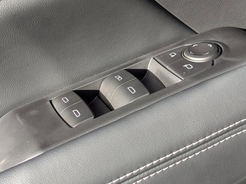 Used 2025 GMC Terrain Elevation w/ Black Edition image 16