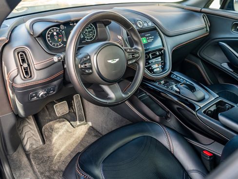 Used 2022 Aston Martin DBX image 3