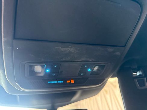 Used 2020 Ford Explorer XLT w/ Equipment Group 202A AWD/4WD image 23