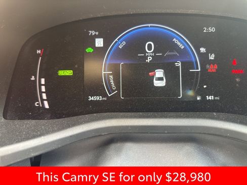 Used 2025 Toyota Camry SE w/ Convenience Package image 14