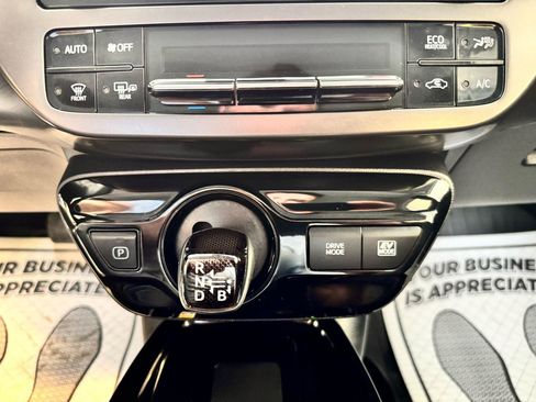 Used 2021 Toyota Prius FWD image 17