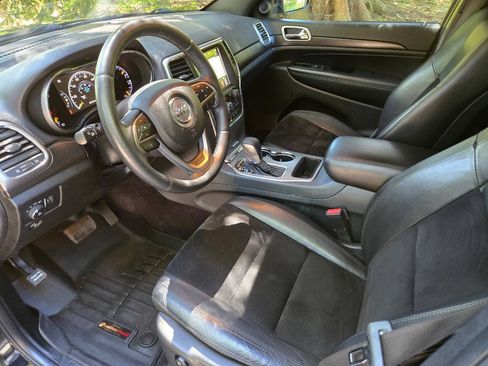 Used 2018 Jeep Grand Cherokee Altitude AWD/4WD image 12