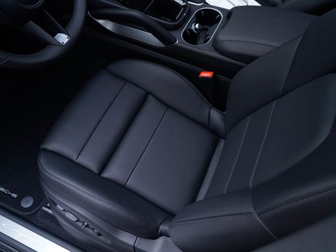 Certified 2026 Porsche Cayenne AWD/4WD image 16