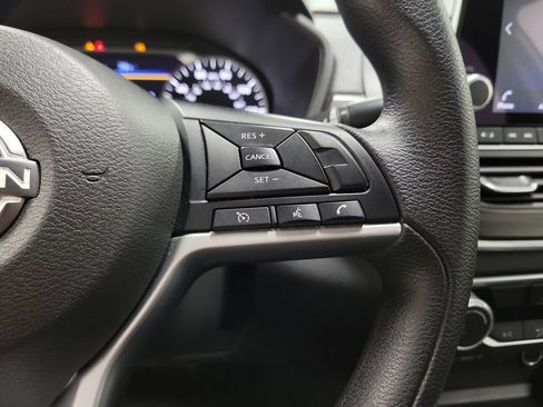 Used 2024 Nissan Altima 2.5 SV FWD image 23