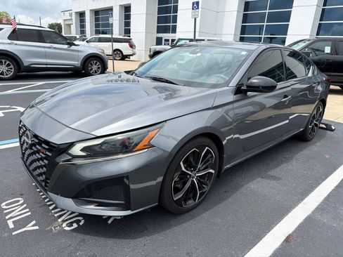 Used 2024 Nissan Altima 2.5 SR w/ SR Premium Package FWD image 5