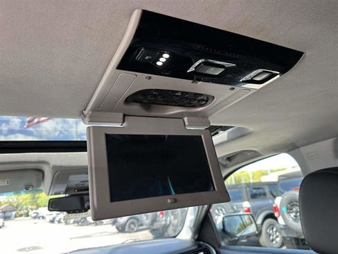 Used 2015 Chevrolet Suburban LT AWD/4WD image 13