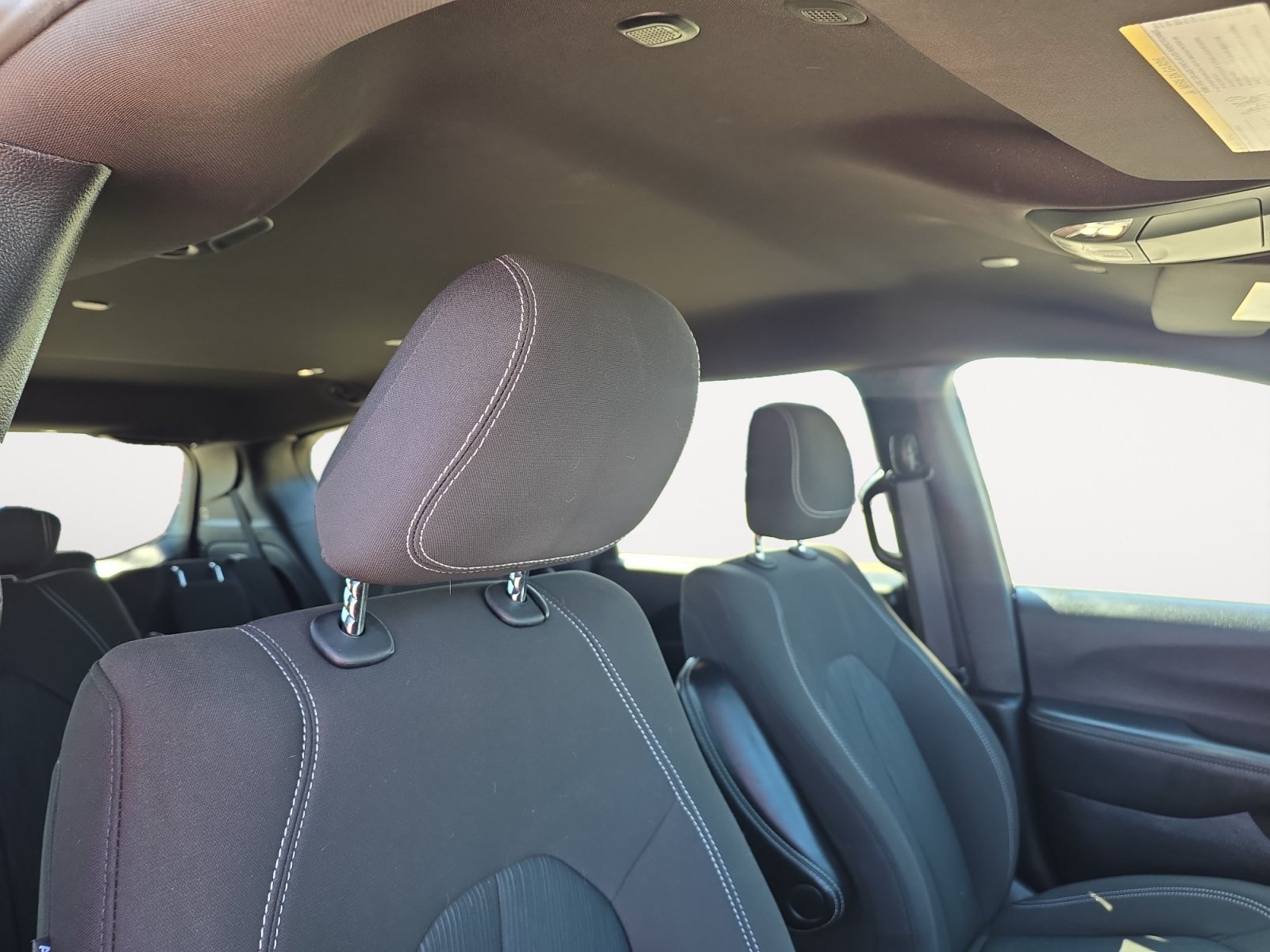 Used 2024 Chrysler Pacifica Touring FWD image 11
