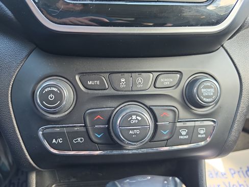 Used 2019 Jeep Cherokee Limited AWD/4WD image 28