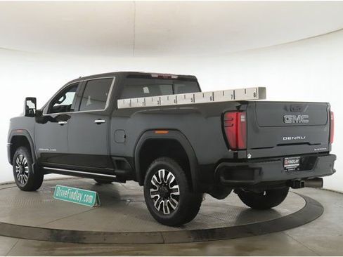 Used 2025 GMC Sierra 2500 Denali Ultimate image 8