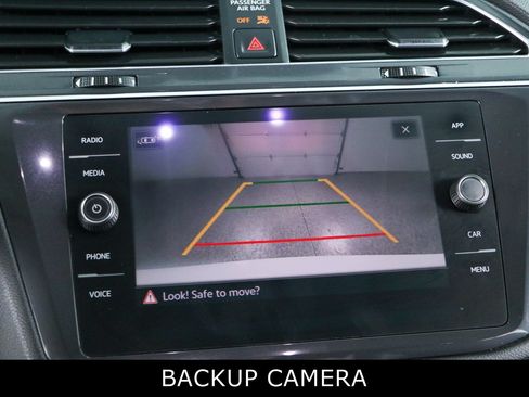 Used 2021 Volkswagen Tiguan SE w/ Panoramic Sunroof Package FWD image 18