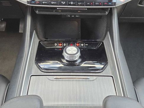 Used 2024 Jeep Wagoneer L Series II image 18