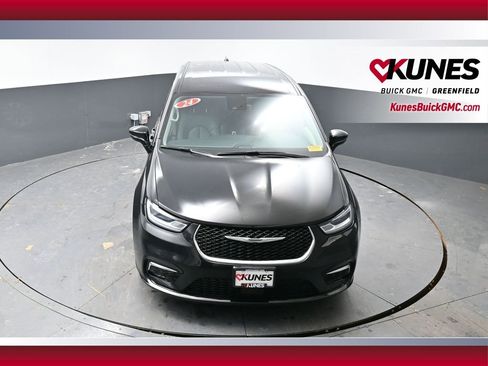 Used 2024 Chrysler Pacifica Limited FWD image 41