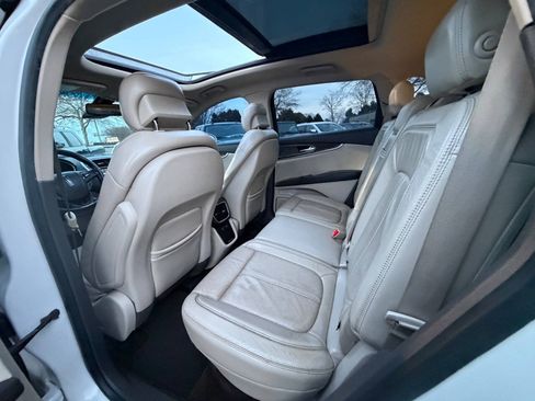 Used 2016 Lincoln MKX Reserve w/ Technology Package FWD image 18