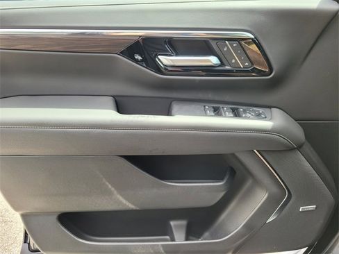 New 2025 Chevrolet Suburban Premier image 16