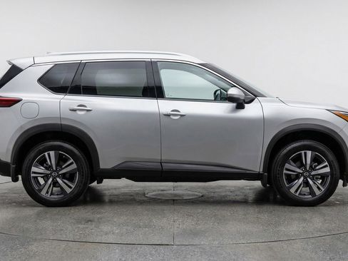 Used 2025 Nissan Rogue SV FWD image 11