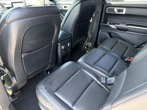 Used 2020 Ford Explorer XLT w/ Equipment Group 202A RWD image 10