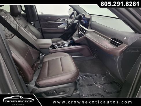 Used 2025 Ford Explorer Platinum w/ LUX Leather Package AWD/4WD image 11