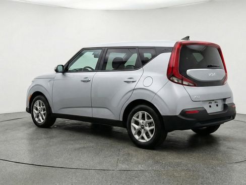 Used 2025 Kia Soul LX w/ LX Technology Package FWD image 6
