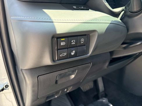 Used 2025 Toyota Highlander Platinum AWD/4WD image 19