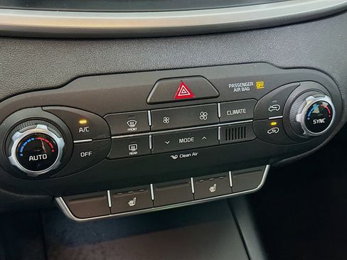 Used 2018 Kia Sorento FWD image 23