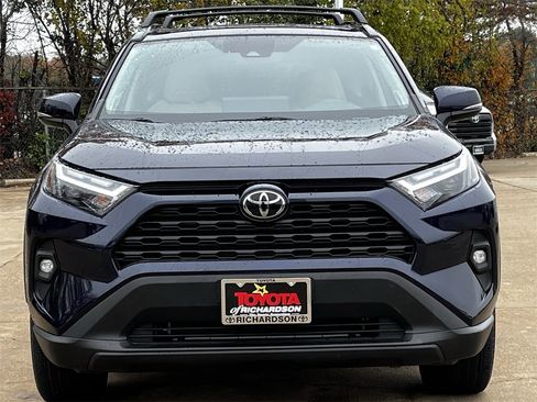 Used 2023 Toyota RAV4 XLE Premium image 7