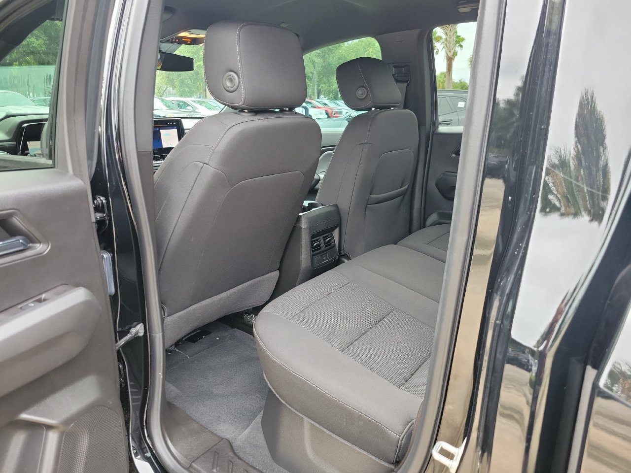 Used 2024 Chevrolet Colorado LT RWD image 9