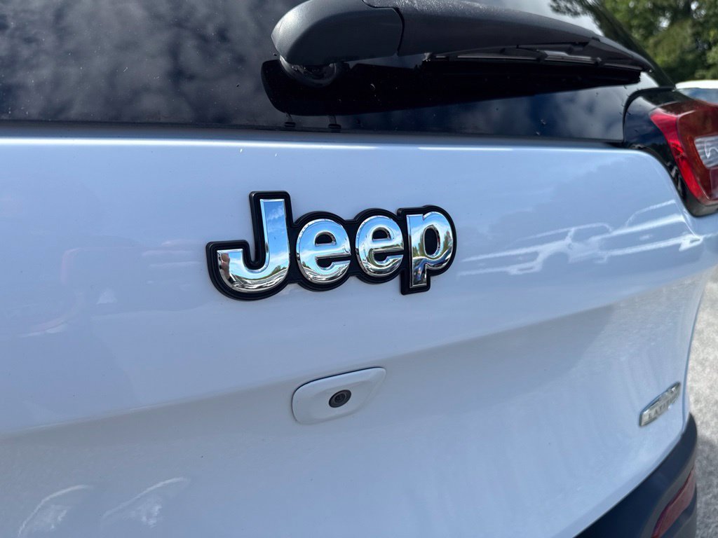 Used 2018 Jeep Cherokee Latitude w/ Cold Weather Group FWD image 36