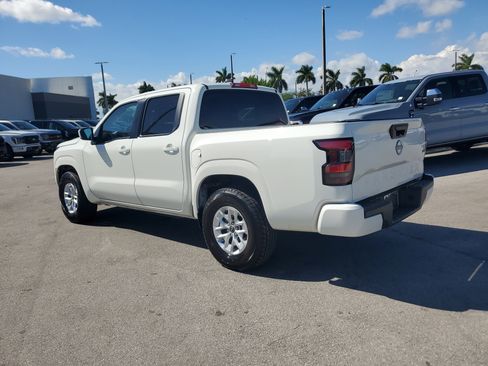 Used 2024 Nissan Frontier SV image 7