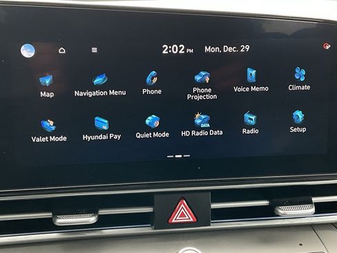 Used 2025 Hyundai Elantra SEL image 31