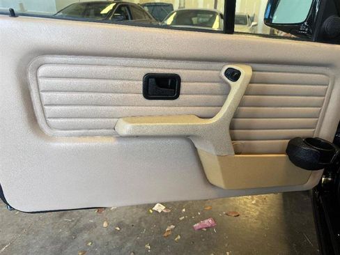 Used 1991 BMW 325i Convertible RWD image 37