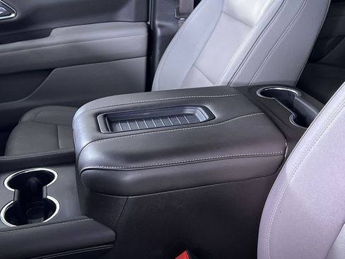 Used 2023 GMC Yukon SLT w/ SLT Luxury Package image 23