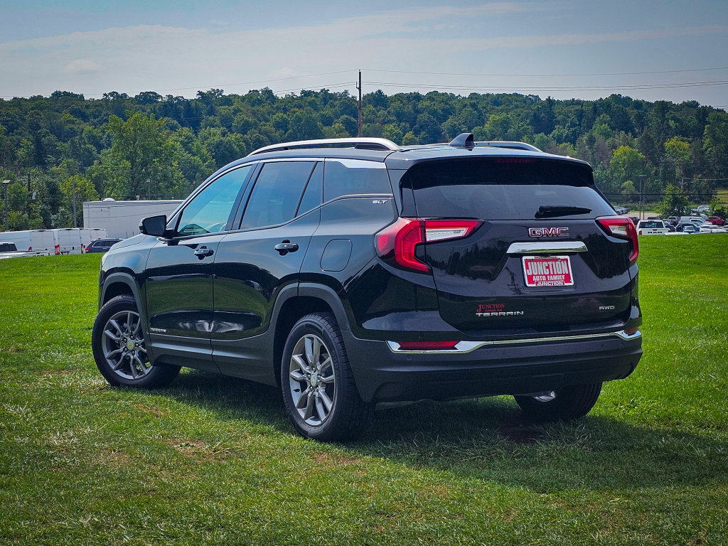 Used 2022 GMC Terrain SLT w/ Infotainment Package II AWD/4WD image 6