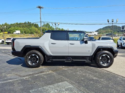 New 2025 GMC Hummer EV 3X w/ Extreme Off-Road Package image 8