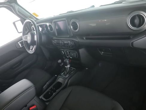 Used 2022 Jeep Wrangler Unlimited Sahara w/ Cold Weather Group AWD/4WD image 29