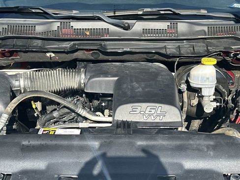 Used 2022 RAM 1500 Classic SLT image 12