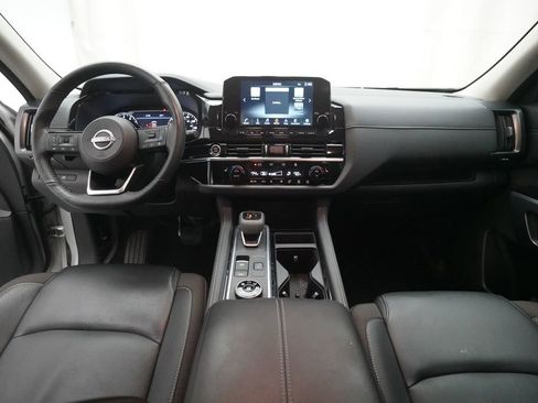 Used 2024 Nissan Pathfinder SL image 5