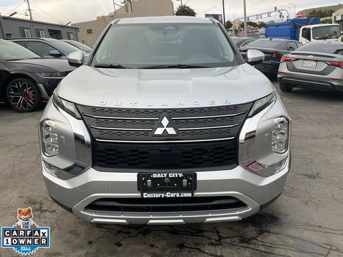 Used 2024 Mitsubishi Outlander SE image 2